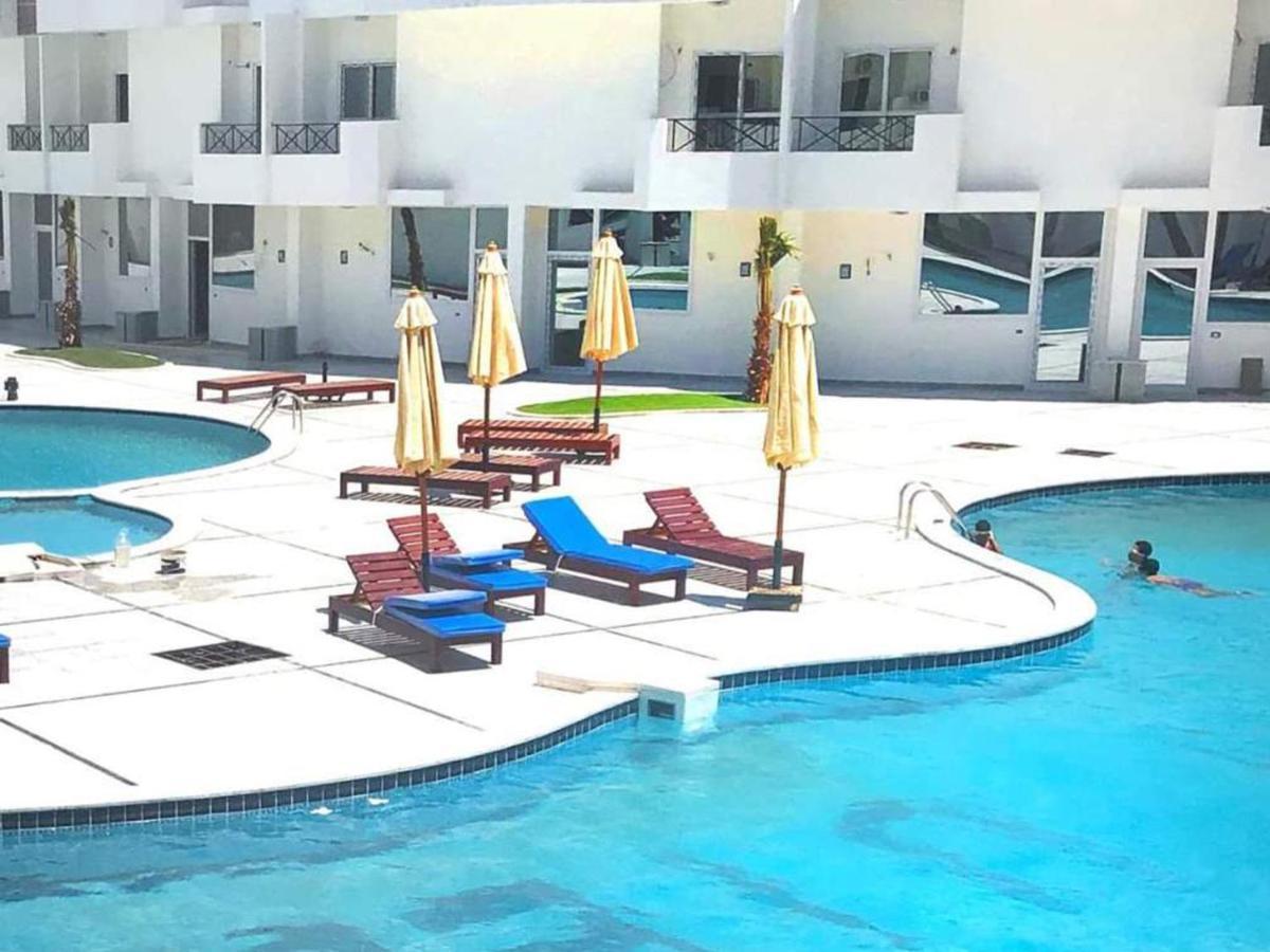 Bluehouse Near The Sea Redsealine *